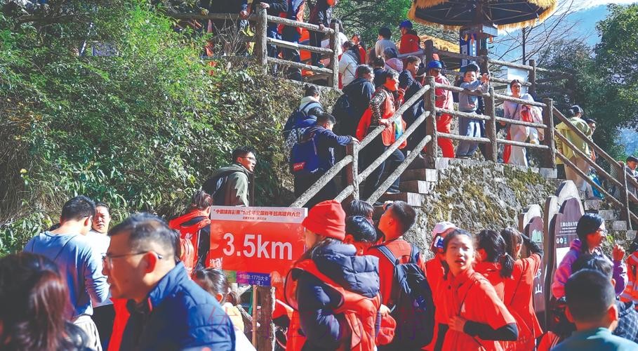 体育总局举办秋季登高活动 体育总局举办秋季登高活动